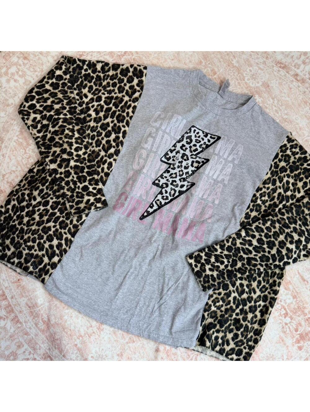 Upcycled Girl Mama leopard sleeve tee 🤎🐆⚡
